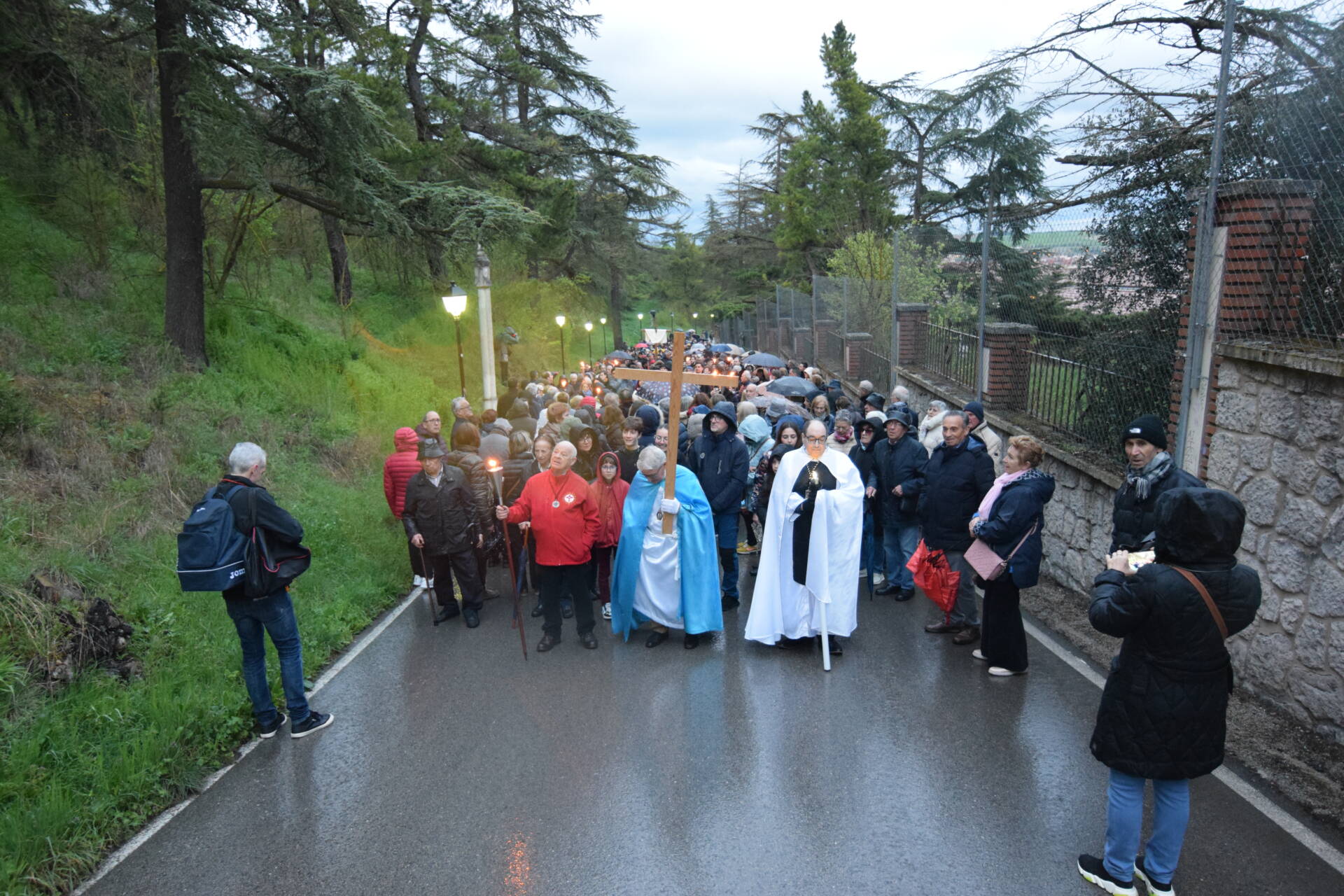 La esperanza ilumina los via crucis por los que transitan los jóvenes 5 Via Crucis jóvenes esperanza castillo burgos
