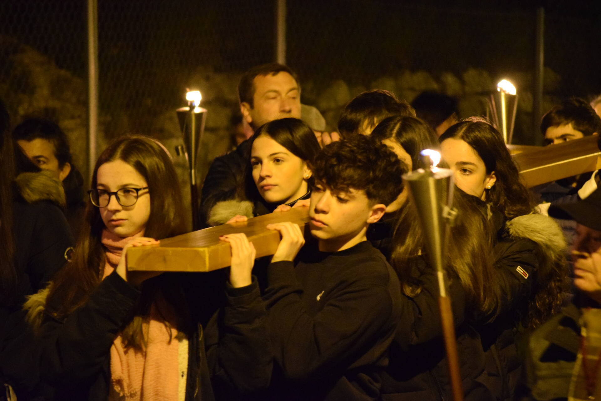 Jóvenes con «corazón libre para no ser esclavos de las trampas del mundo» 6 Via Crucis juvenil castillo burgos