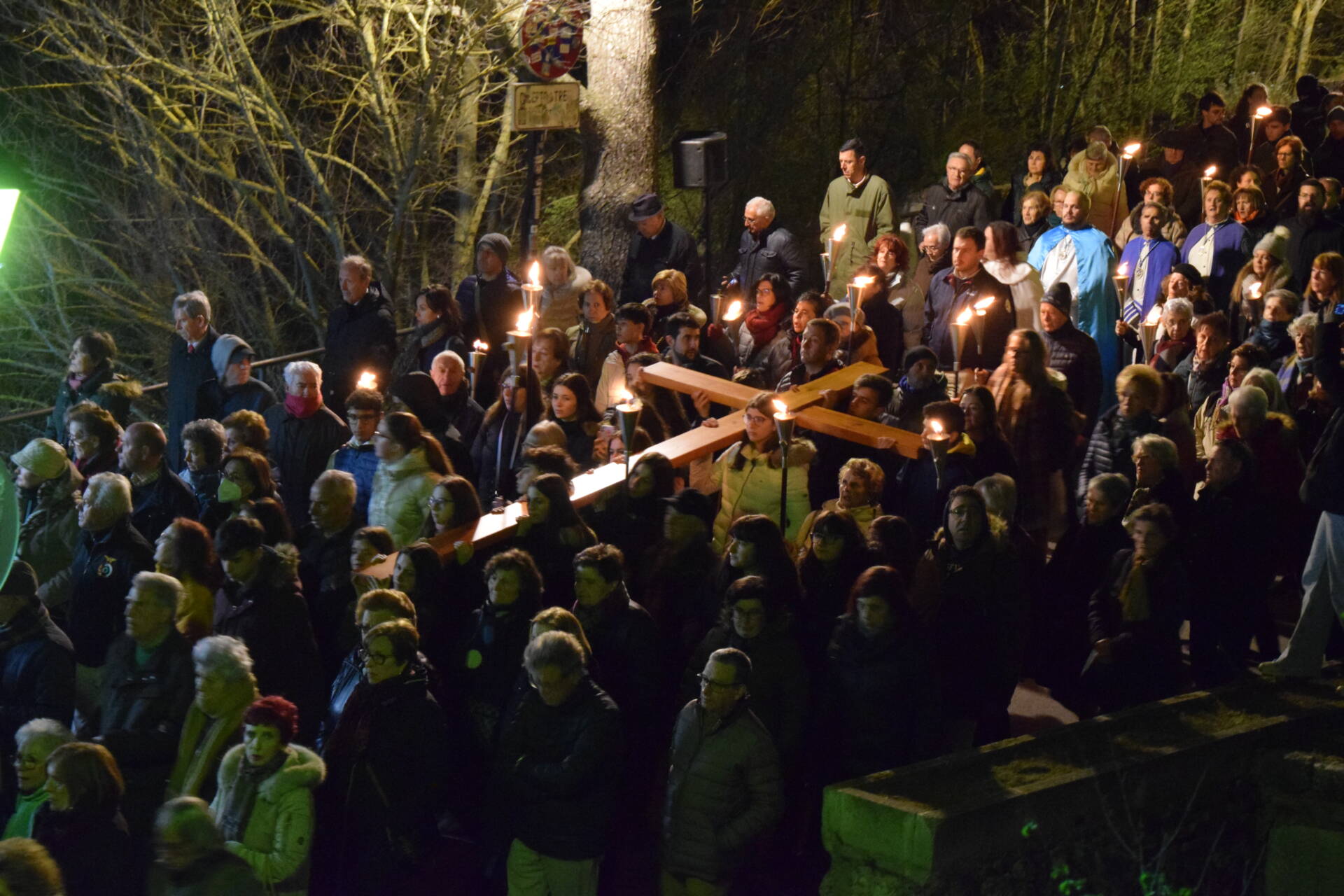 Jóvenes con «corazón libre para no ser esclavos de las trampas del mundo» 3 Via Crucis juvenil castillo burgos