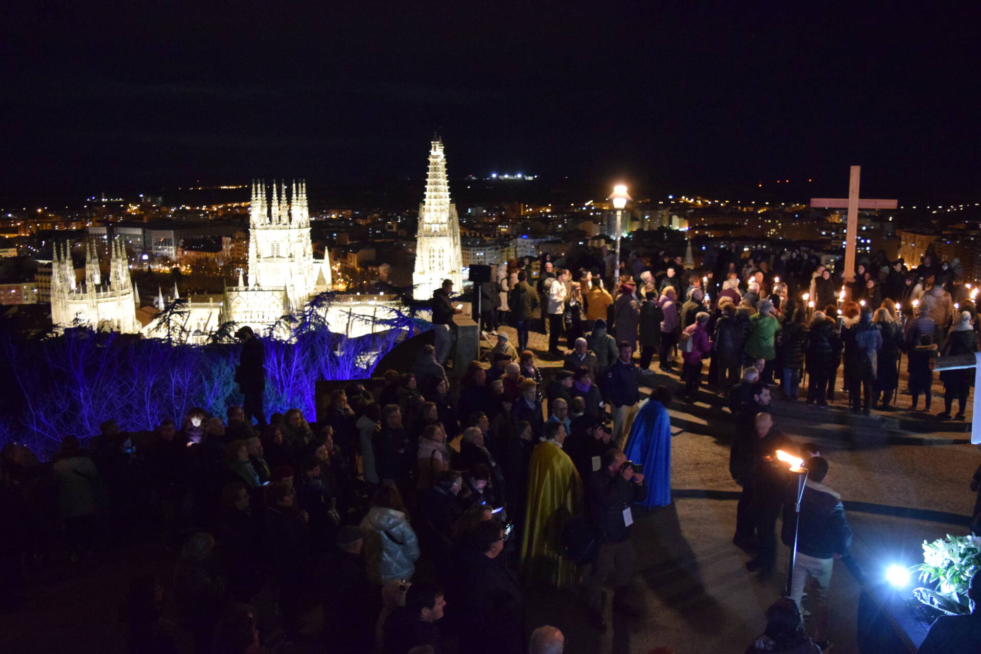 Jóvenes con «corazón libre para no ser esclavos de las trampas del mundo» 4 Via Crucis juvenil castillo burgos