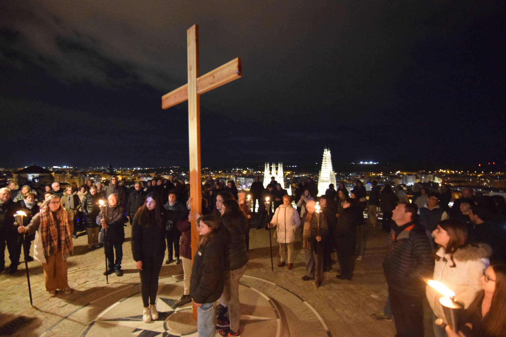 Jóvenes con «corazón libre para no ser esclavos de las trampas del mundo» 2 Via Crucis juvenil castillo burgos