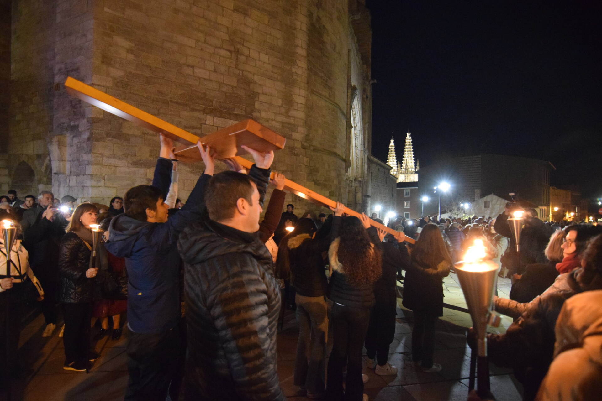 Jóvenes con «corazón libre para no ser esclavos de las trampas del mundo» 7 Via Crucis juvenil castillo burgos