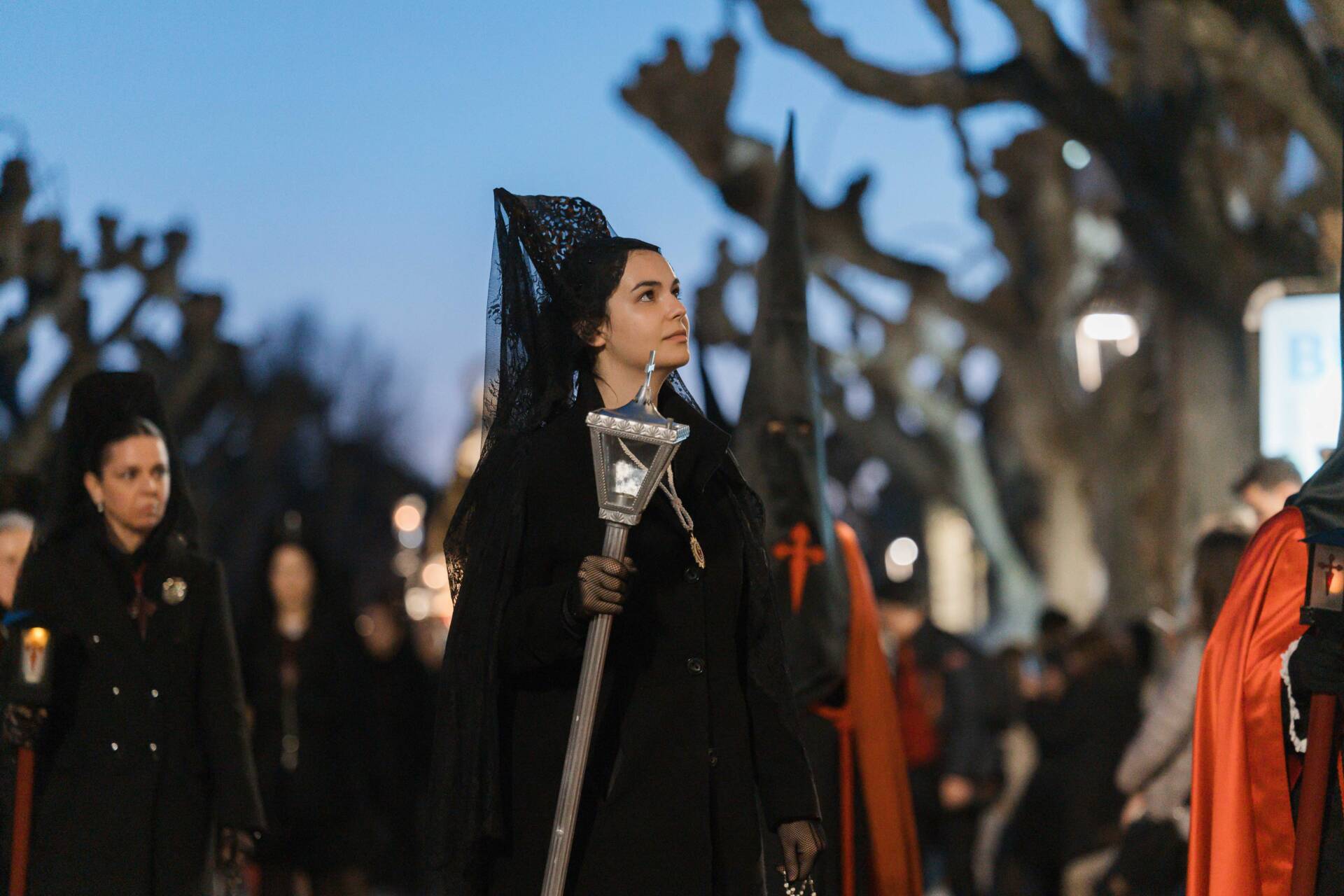 La Soledad llora la muerte de su hijo por las calles de Burgos 2 viernes-santo-burgos-procesión-soledad-semana-santa-2026-rodrigomenaruiz_ (103)