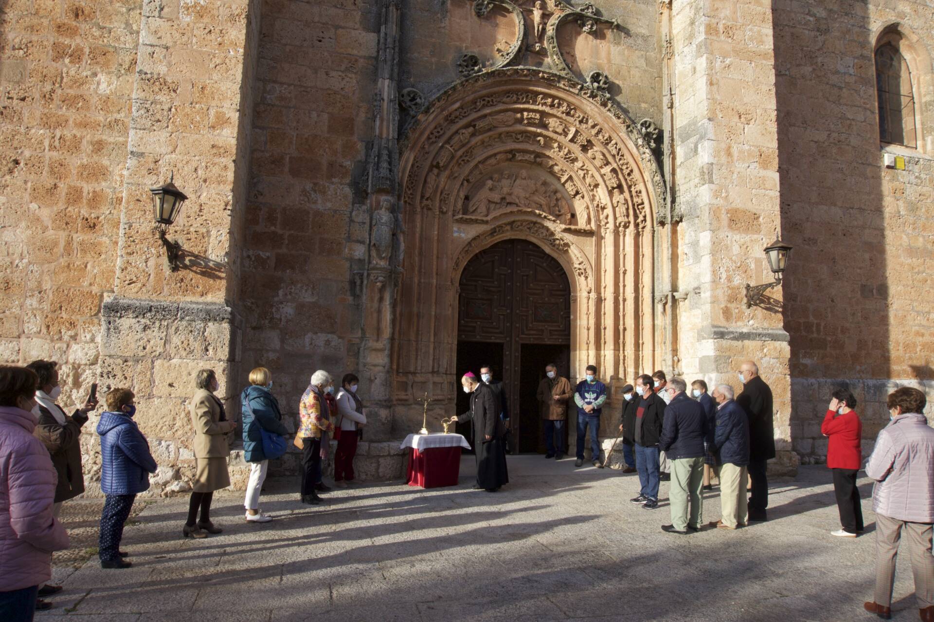 El administrador apostólico visita la parroquia de Villahoz 4 villahoz 1