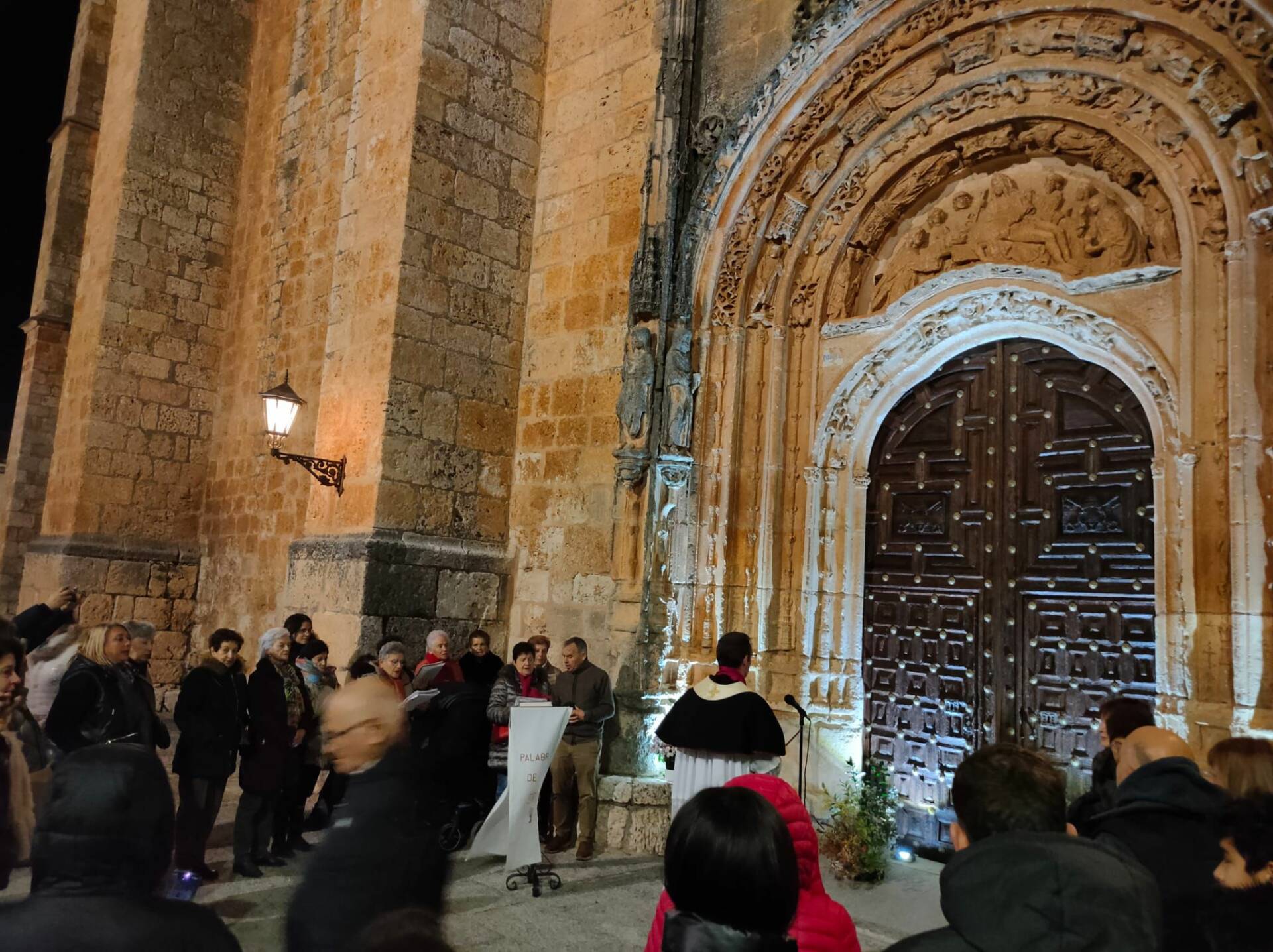 Villahoz estrena la puerta sur de su iglesia parroquial 2 Villahoz estrena la puerta sur de su iglesia parroquial