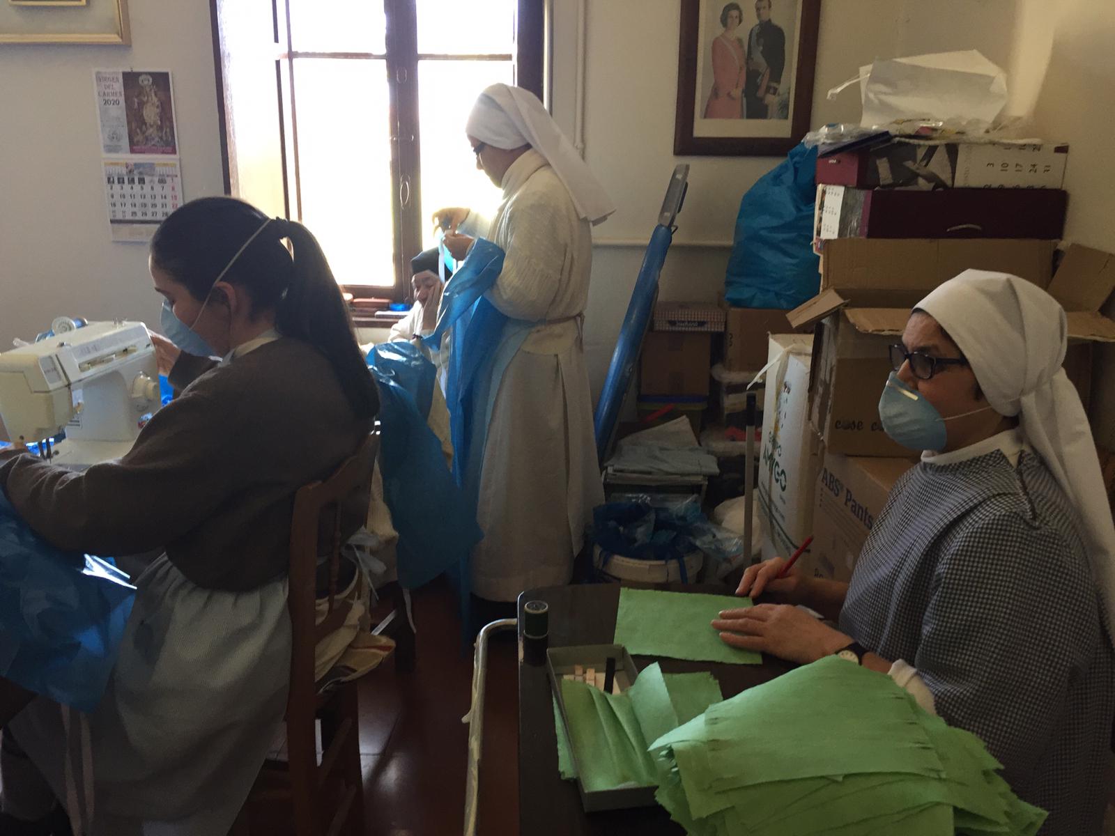 Las Cistercienses de Villamayor fabrican batas y mascarillas para sanitarios 1 villamayor de los montes coronavirus