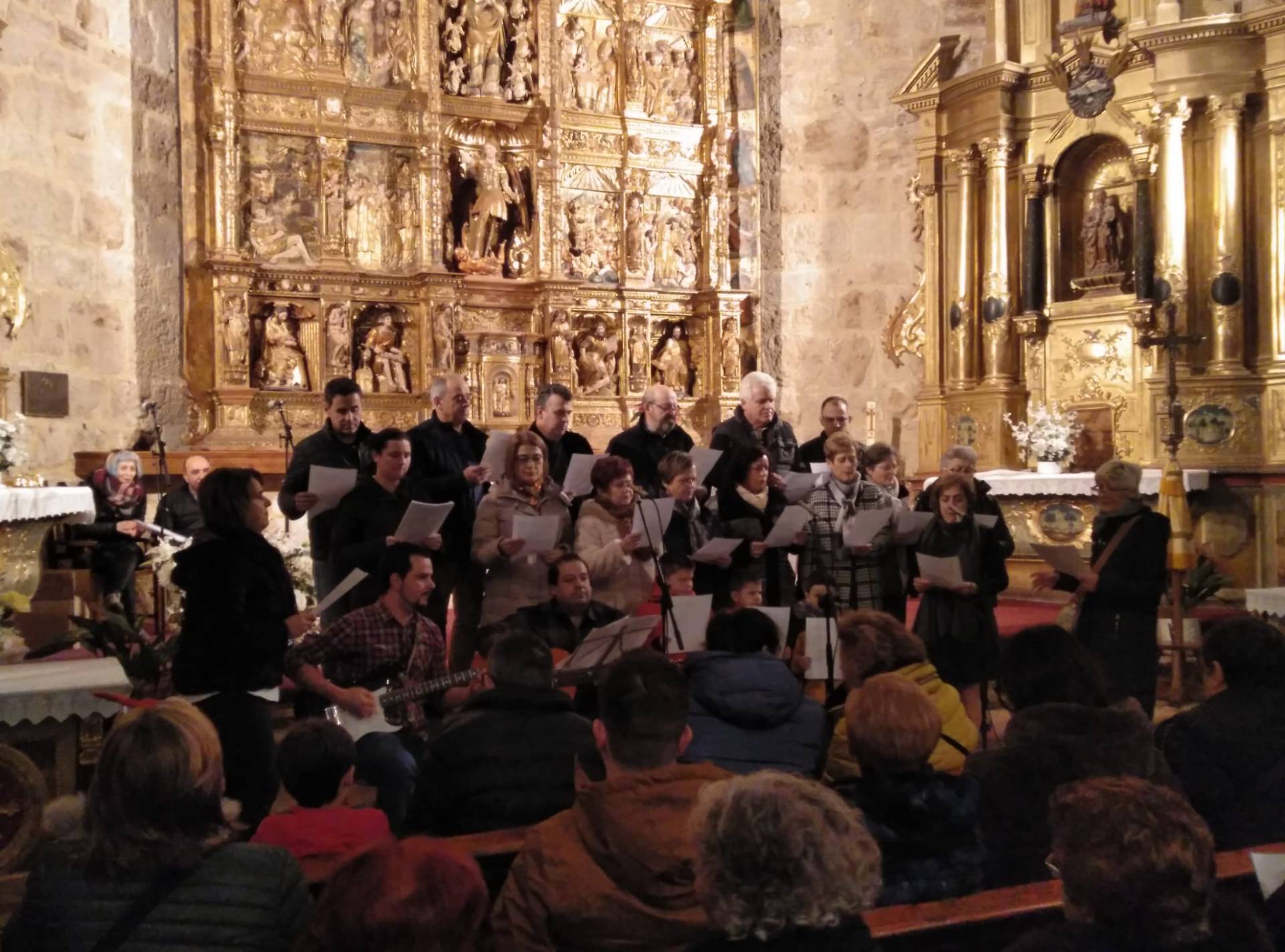 Los certámenes de villancicos marcan el ritmo de la Navidad 4 villancicos 4