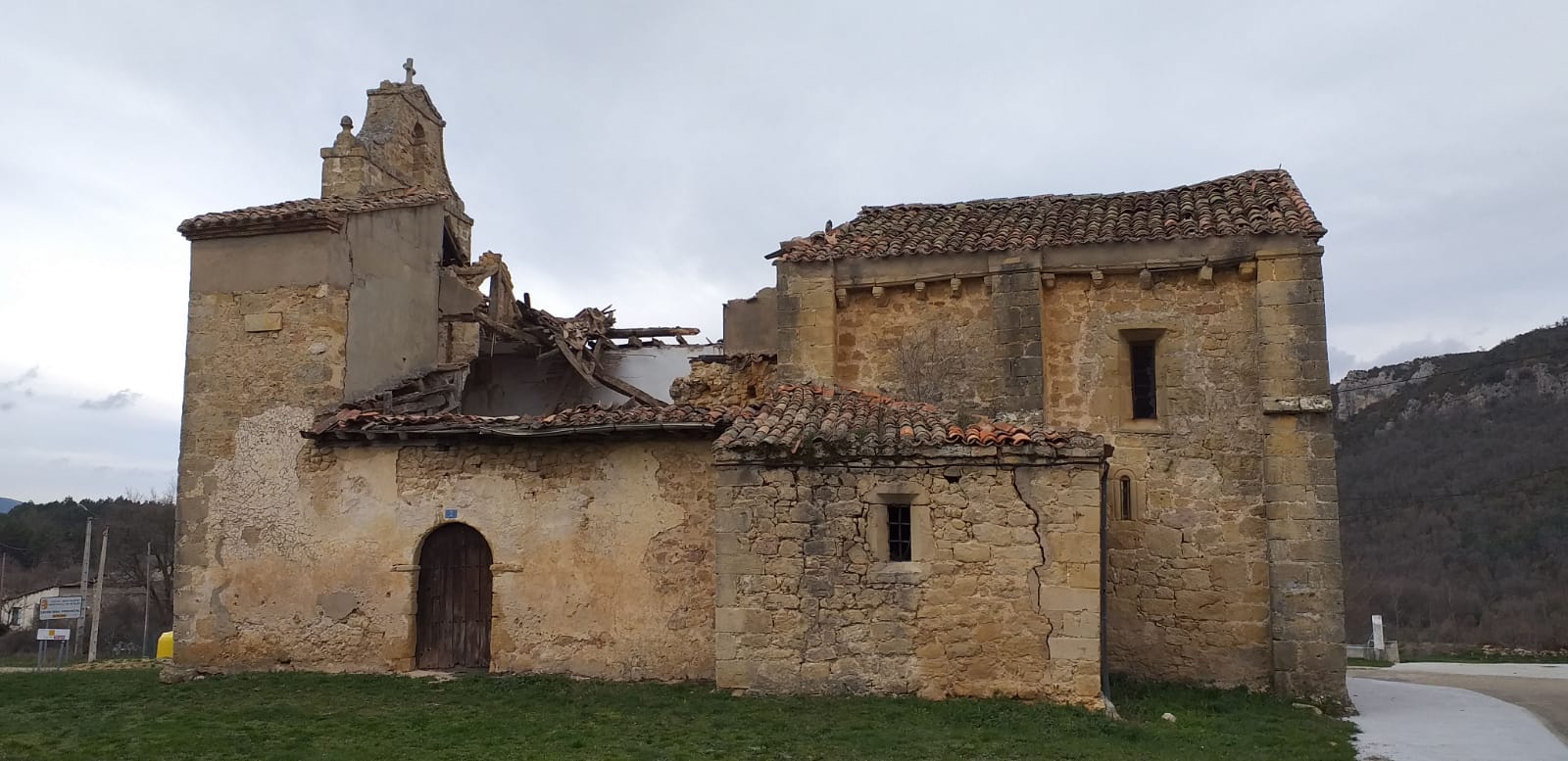 Se derrumba parte de la cubierta de la iglesia de Villanueva de los Montes 1 villanueva de los montes