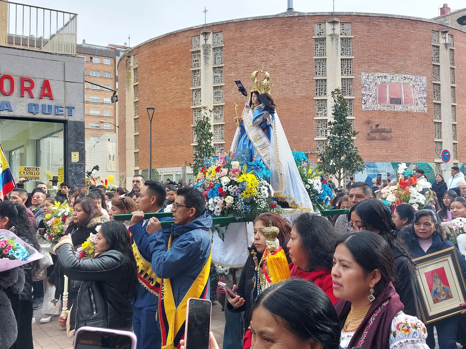 La comunidad ecuatoriana en Burgos celebra a la Virgen del Quinche 1 La comunidad ecuatoriana en Burgos celebra a la Virgen del Quinche