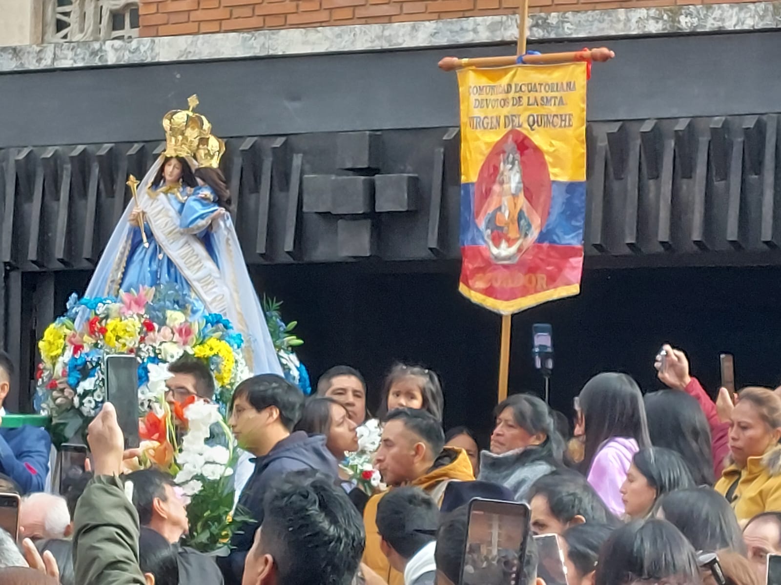 La comunidad ecuatoriana en Burgos celebra a la Virgen del Quinche 3 La comunidad ecuatoriana en Burgos celebra a la Virgen del Quinche