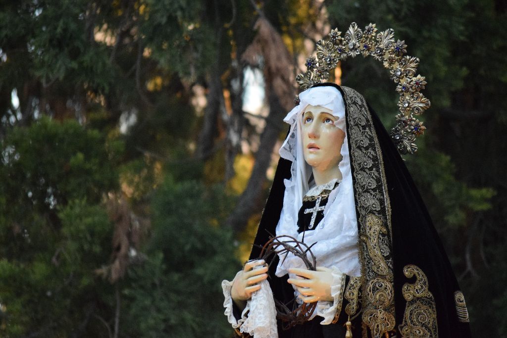 Burgos acompaña a María en su soledad 14 virgen mayo maría fotografía parroquia