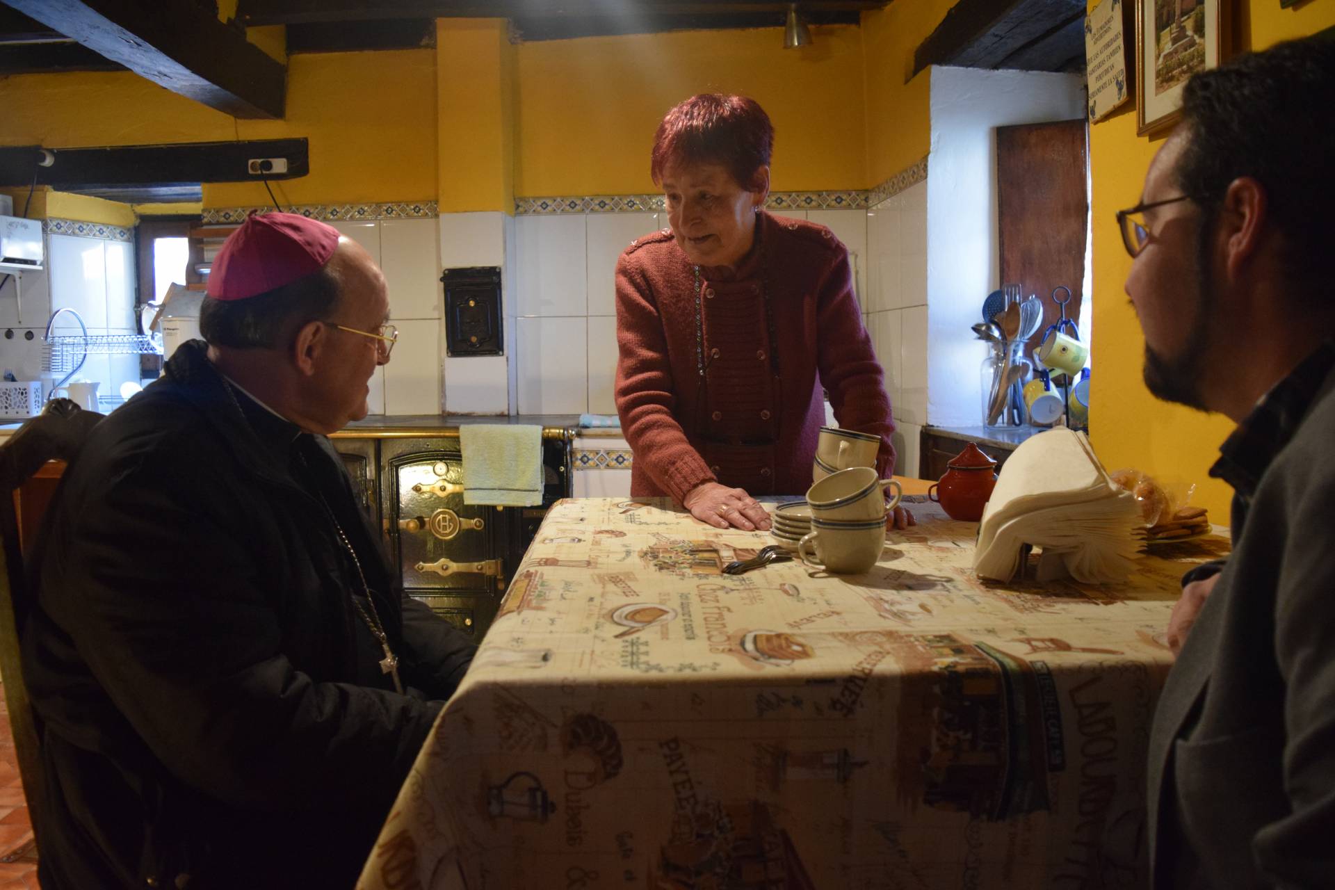 De visita pastoral: Un obispo en camino 2 visita pastoral_1
