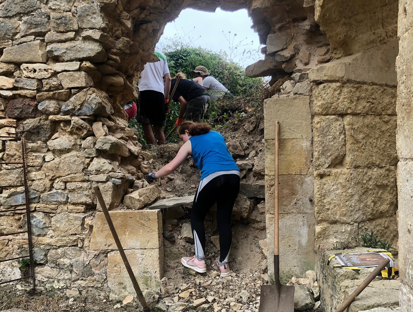 Avalancha de voluntarios para recuperar el monasterio de Rioseco 3 voluntarios Rioseco