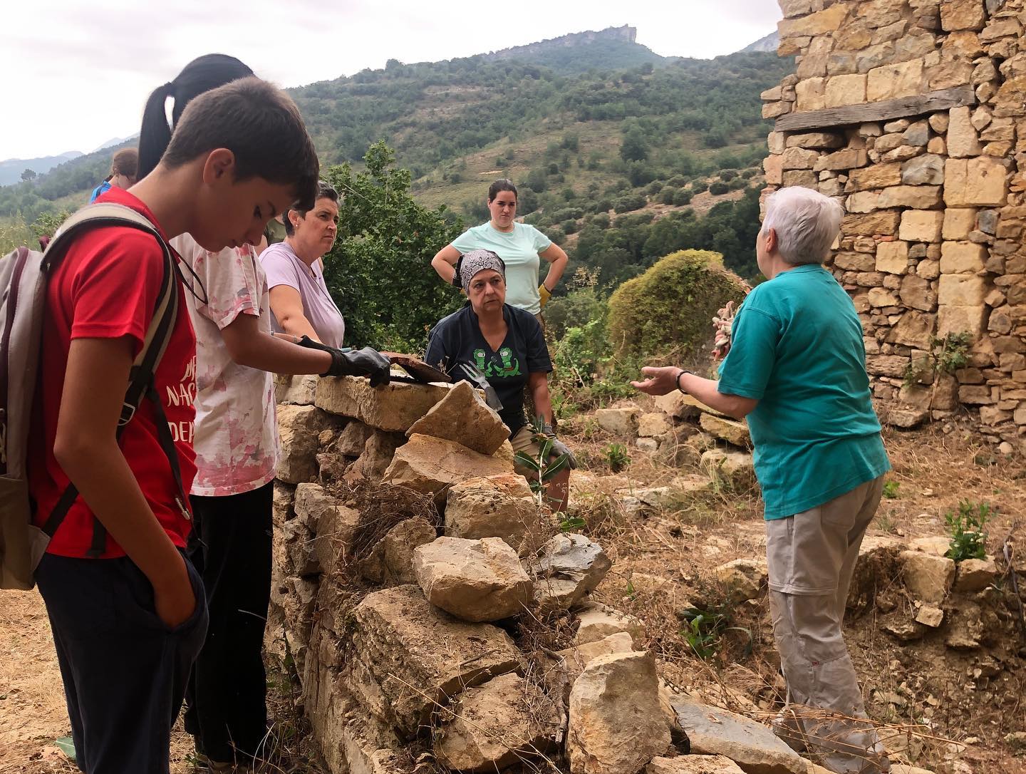Avalancha de voluntarios para recuperar el monasterio de Rioseco 5 voluntarios Rioseco