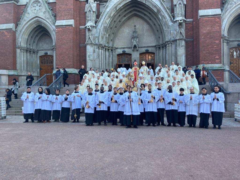 Mons. Iceta participa en la ordenación del nuevo obispo de Helsinki 5 Mons. Iceta participa en la ordenacion del nuevo obispo de Helsinki